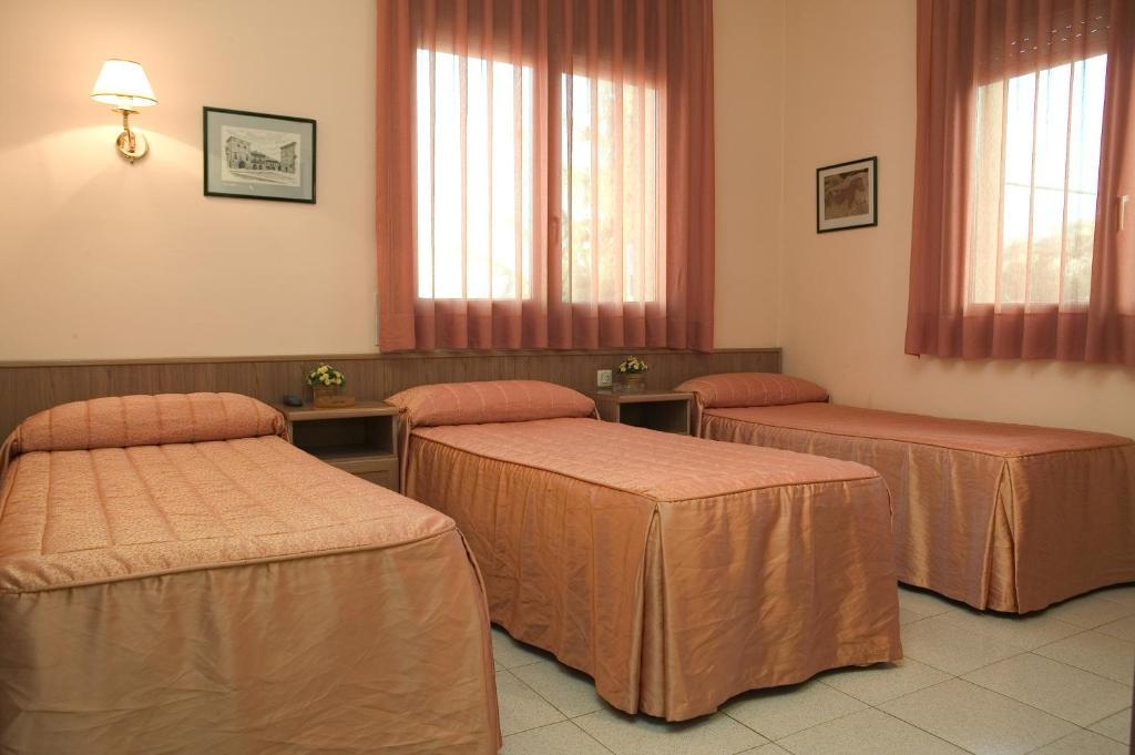 Hostal Montserrat Tona Ruang foto