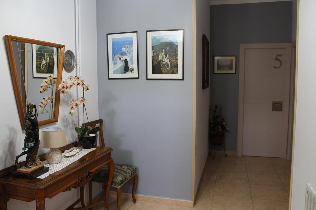 Hostal Montserrat Tona Bagian luar foto