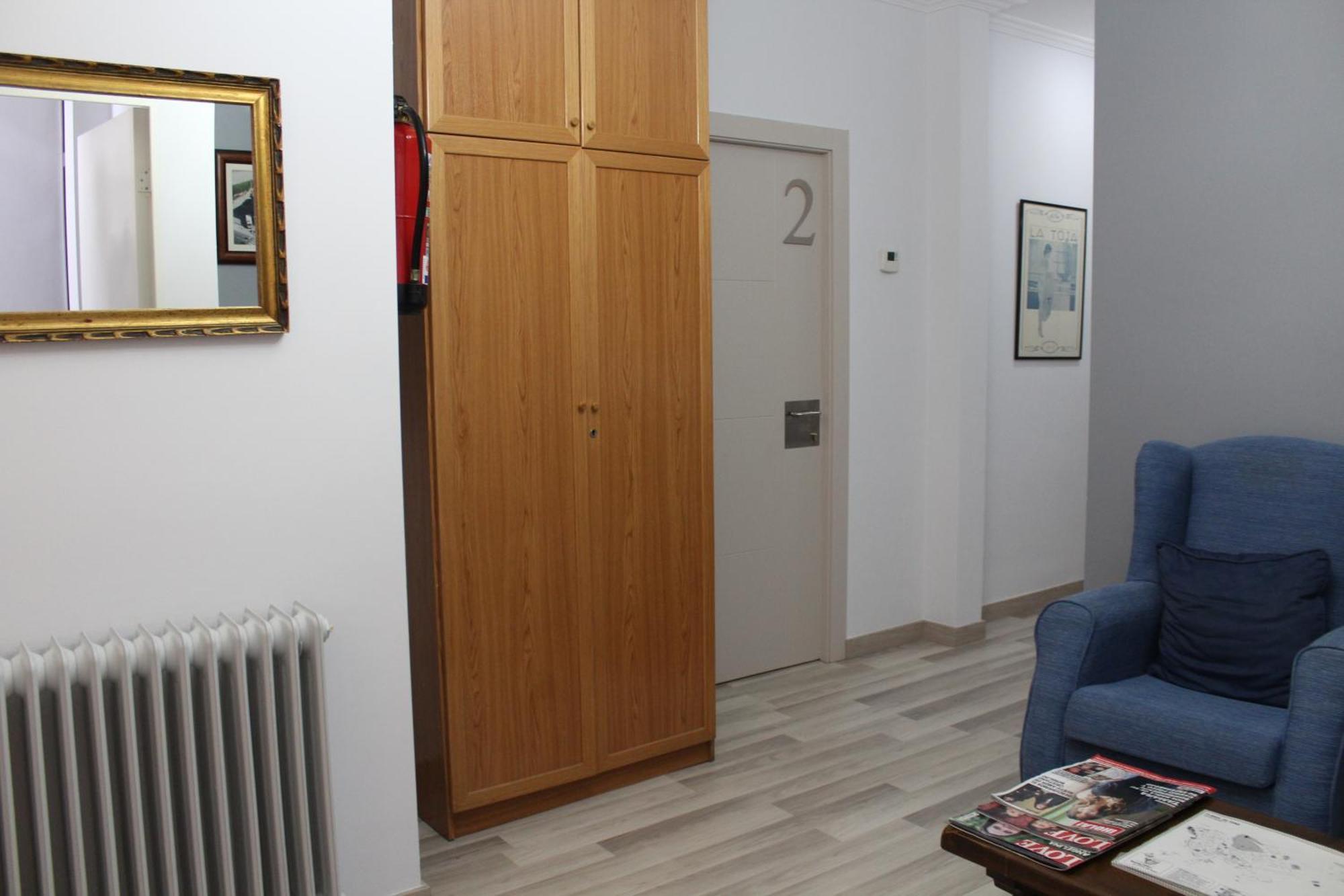 Hostal Montserrat Tona Bagian luar foto