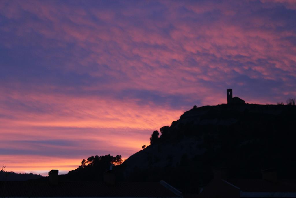 Hostal Montserrat Tona Bagian luar foto